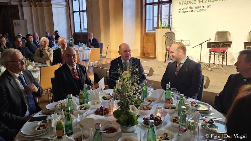 İslam Cemaati’nin iftar davetinde, Avusturya’nın tanınmış simaları bir araya geldi