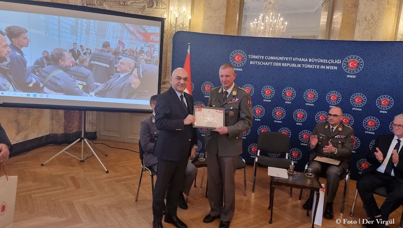 “Depremzedeler, her şeylerini kaybetmelerine rağmen bize çay ikram ediyorlardı”