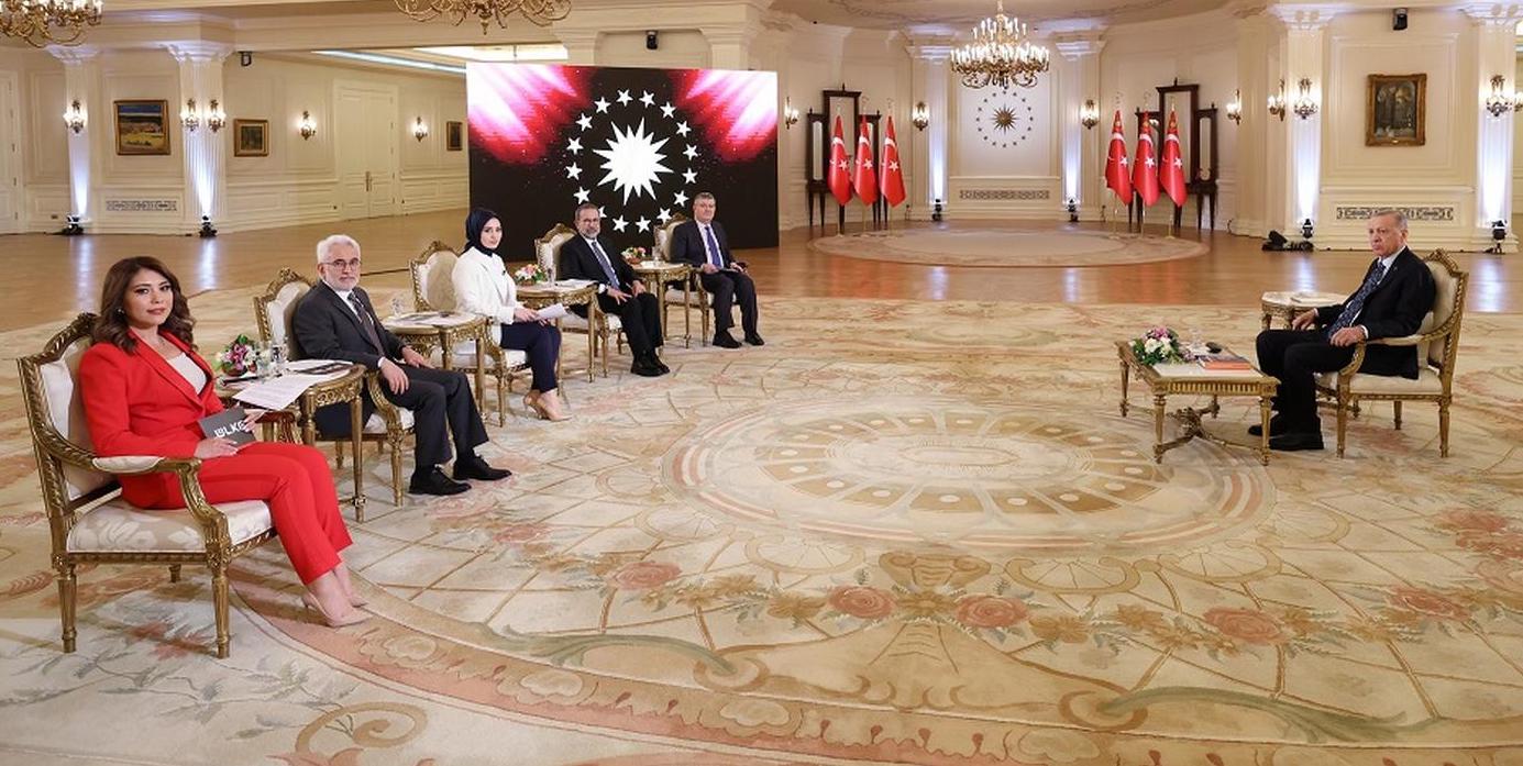 Canlı yayında rahatsızlanan Erdoğan’a geçmiş olsun mesajları