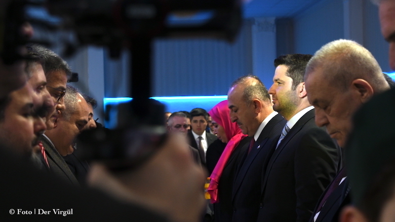 Bakan Çavuşoğlu Viyana’da 2200 kişiyle iftar yaptı