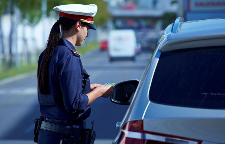 Cep telefonu, emniyet kemeri, kask | Pazartesi gününden itibaren trafik cezaları iki katına çıkıyor