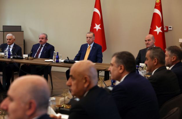 AK Parti aday listesi | 3 dönemlikler aday yapılmadı, 15 bakan liste başında