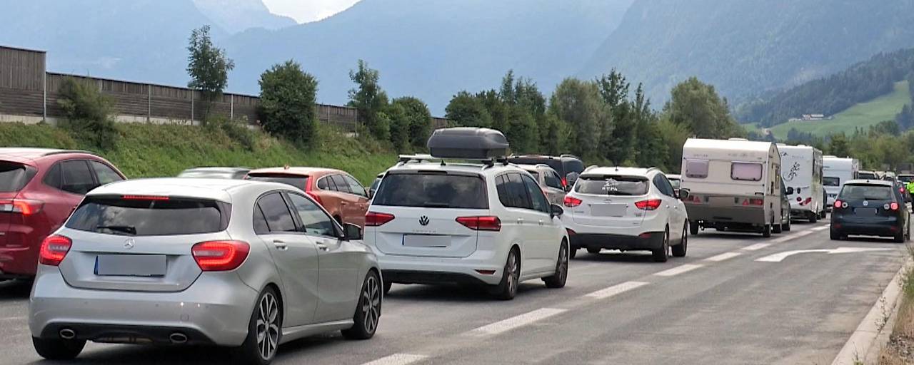 Tatil trafiği | Kaza ve 20 kilometre uzunluğunda trafik sıkışıklığı
