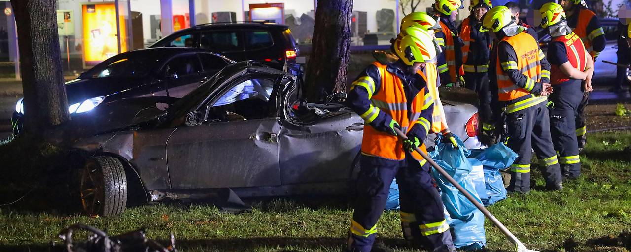 Çarpmanın etkisiyle aracın motor bloğu dışarı fırladı
