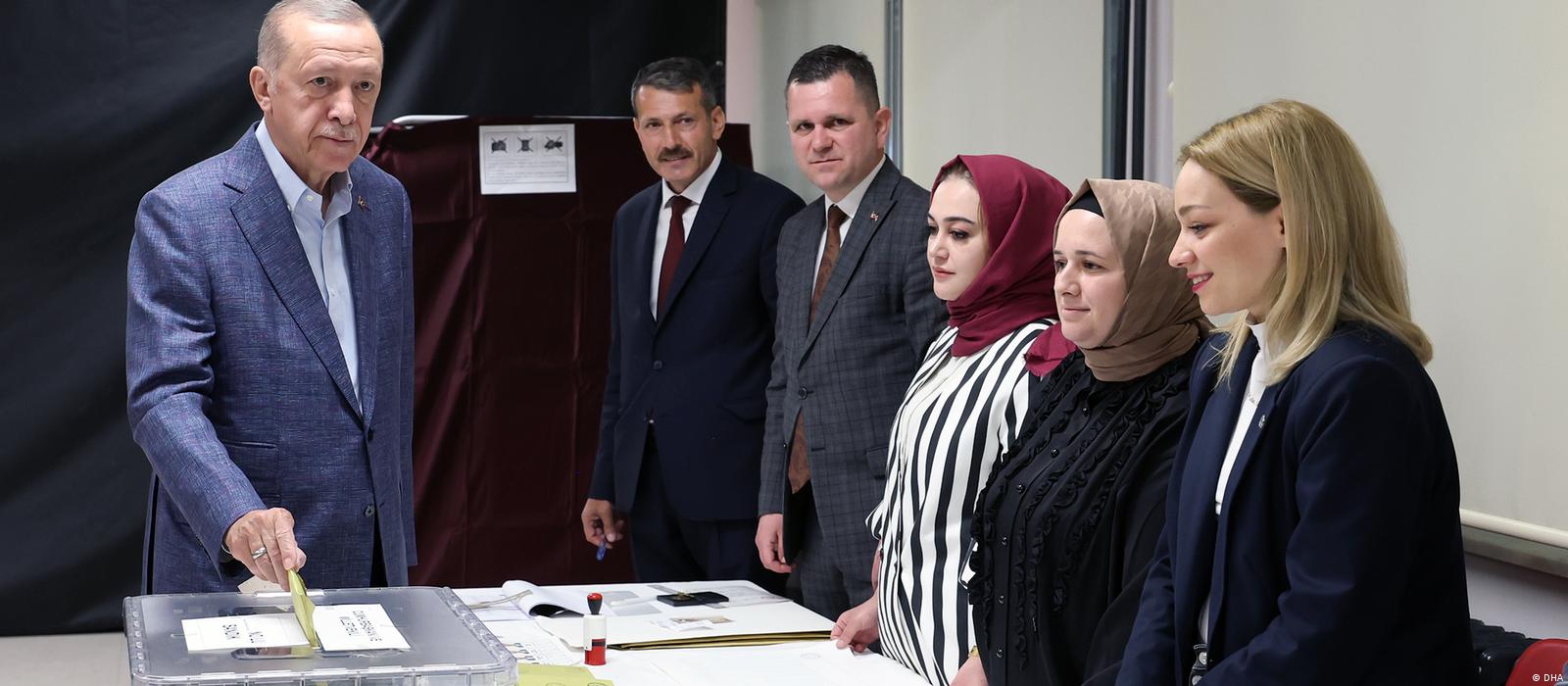 Liderler oylarını kullandı