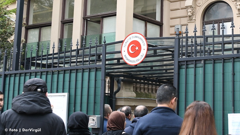 Karşıtlar birbirini tetikliyor – çıkan enerji sandığa yansıyor