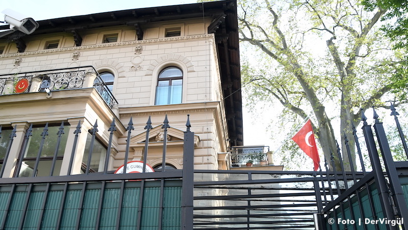 Yurt dışında 1,6 milyon seçmen oy kullandı