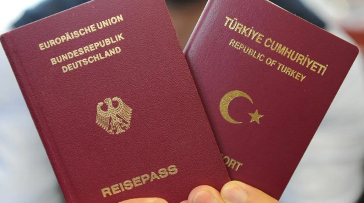 Beş veya üç yıl Almanya’da yaşayanlar vatandaş olabilecek