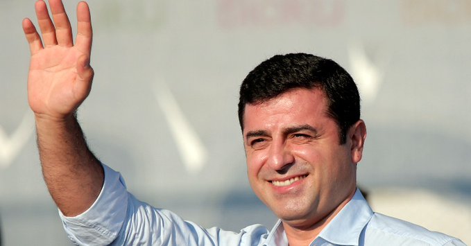 Demirtaş, aktif politikayı bırakacağını duyurdu