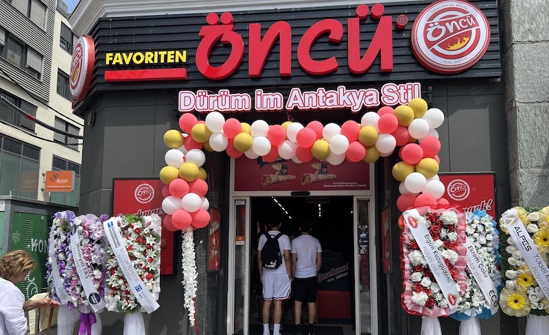 Yılda 40 milyon kişiye hizmet veren “Öncü Döner” Viyana şubesini açtı
