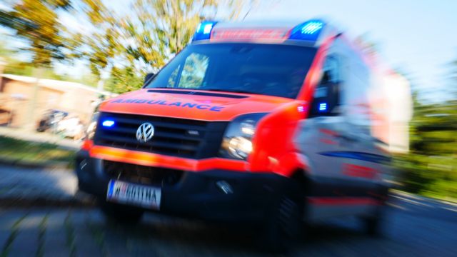 İskele parçasının çarpması sonucu bir işçi ağır yaralandı