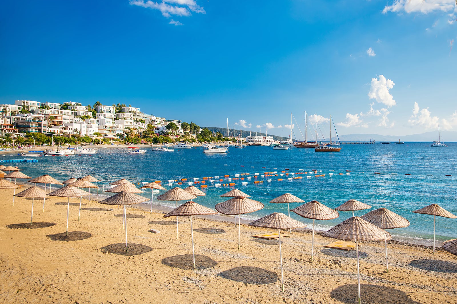 Aylık şezlong 1.032 Euro, otel odasının geceliği 1.984 Euro’dan başlıyor