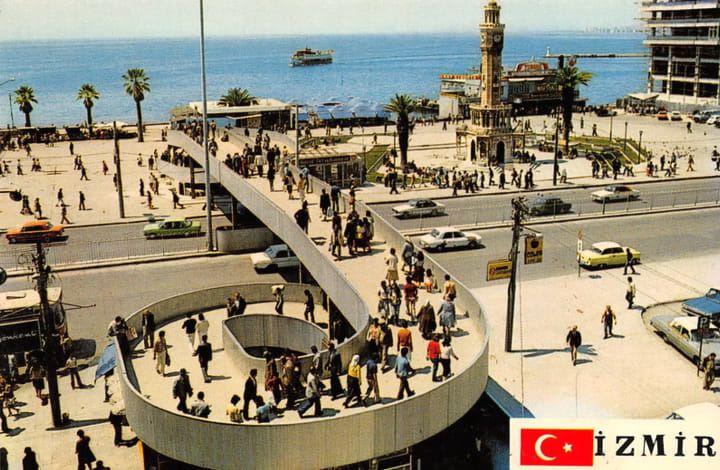 Bizde kıyafetlerimizle körfezde denize giriyorduk!