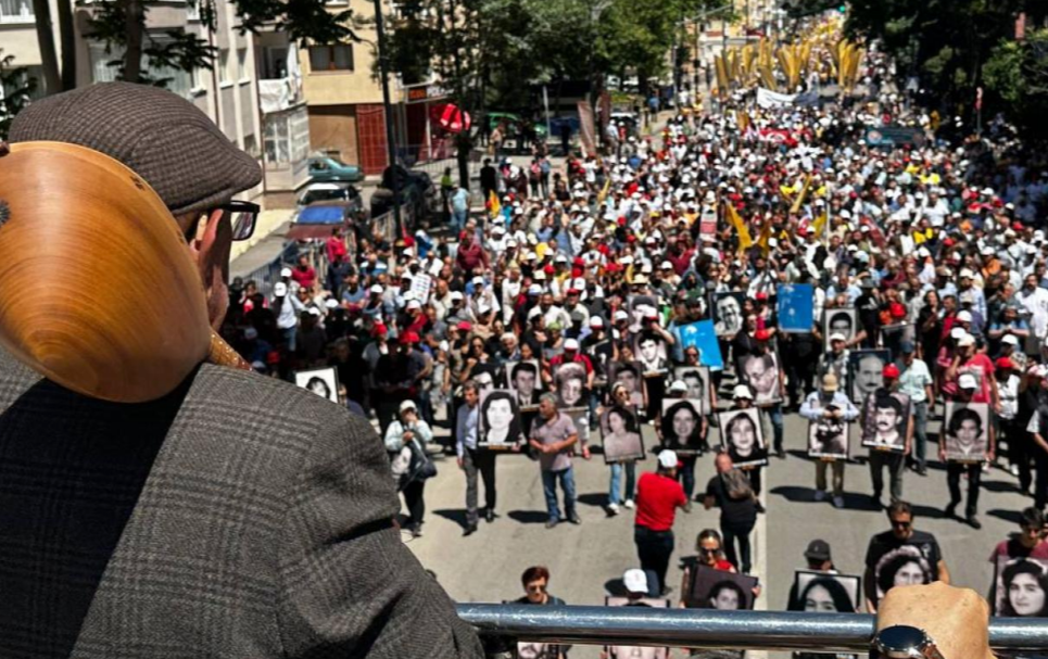 Sivas Katliamı’nda yaşamını yitirenler, Madımak Oteli önünde anıldı