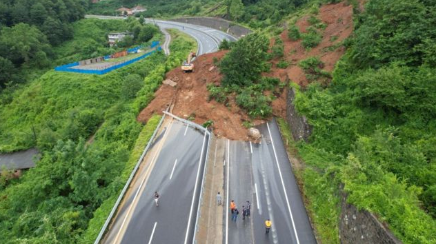 Ankara İstanbul TEM otoyolu tamamen trafiğe kapandı