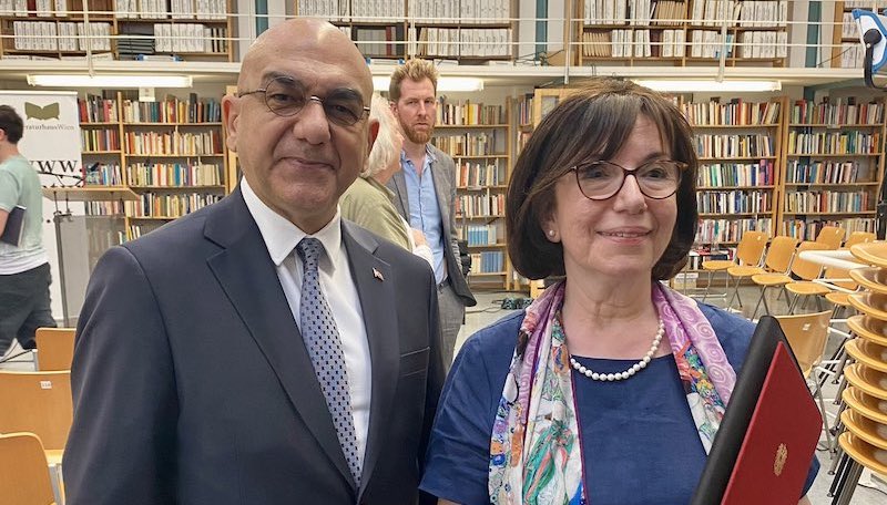Edebi Çeviri Alanında Regaip Minareci Avusturya Devlet Ödülünü Aldı