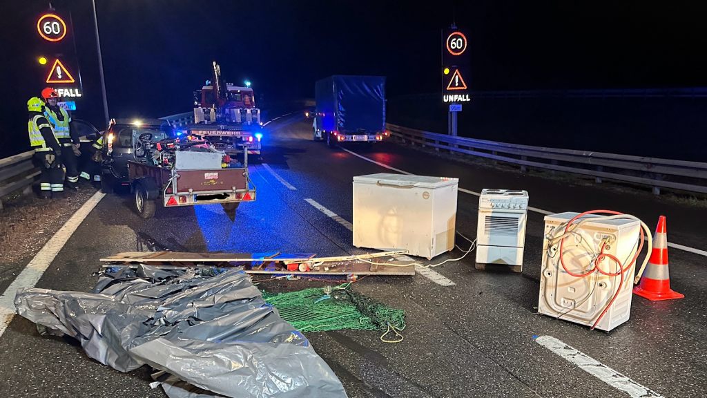 Derin dondurucu, çamaşır makinası ve elektrikli ocak otobanda yerini aldı