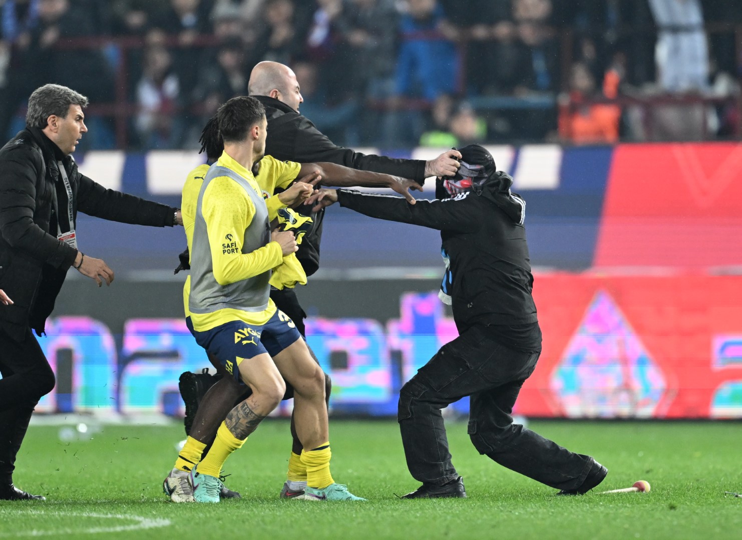 Trabzon’daki olaylı maçla ilgili 12 kişi gözaltına alındı