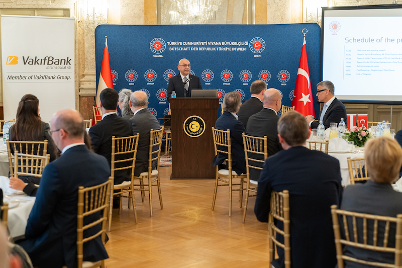Vakıfbank ve Büyükelçilikten İftar Daveti