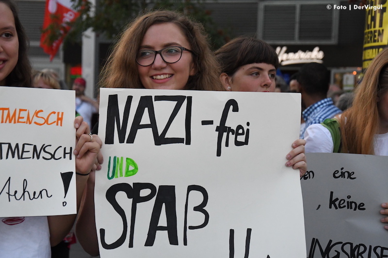 Avusturya aşırı sağın, SPÖ ve ÖVP ise, sağ popülizmin kuşatması altında