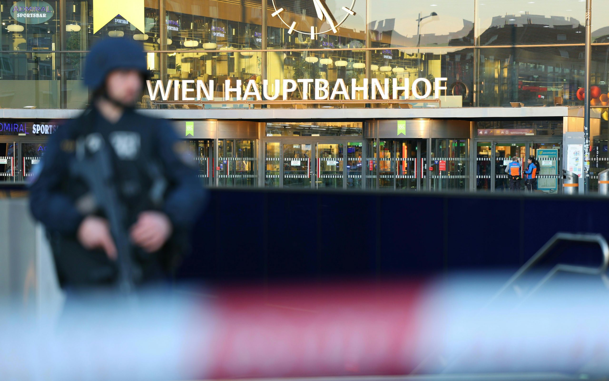 Viyana Merkez Tren Garı [Hauptbahnhof] tekrar açıldı