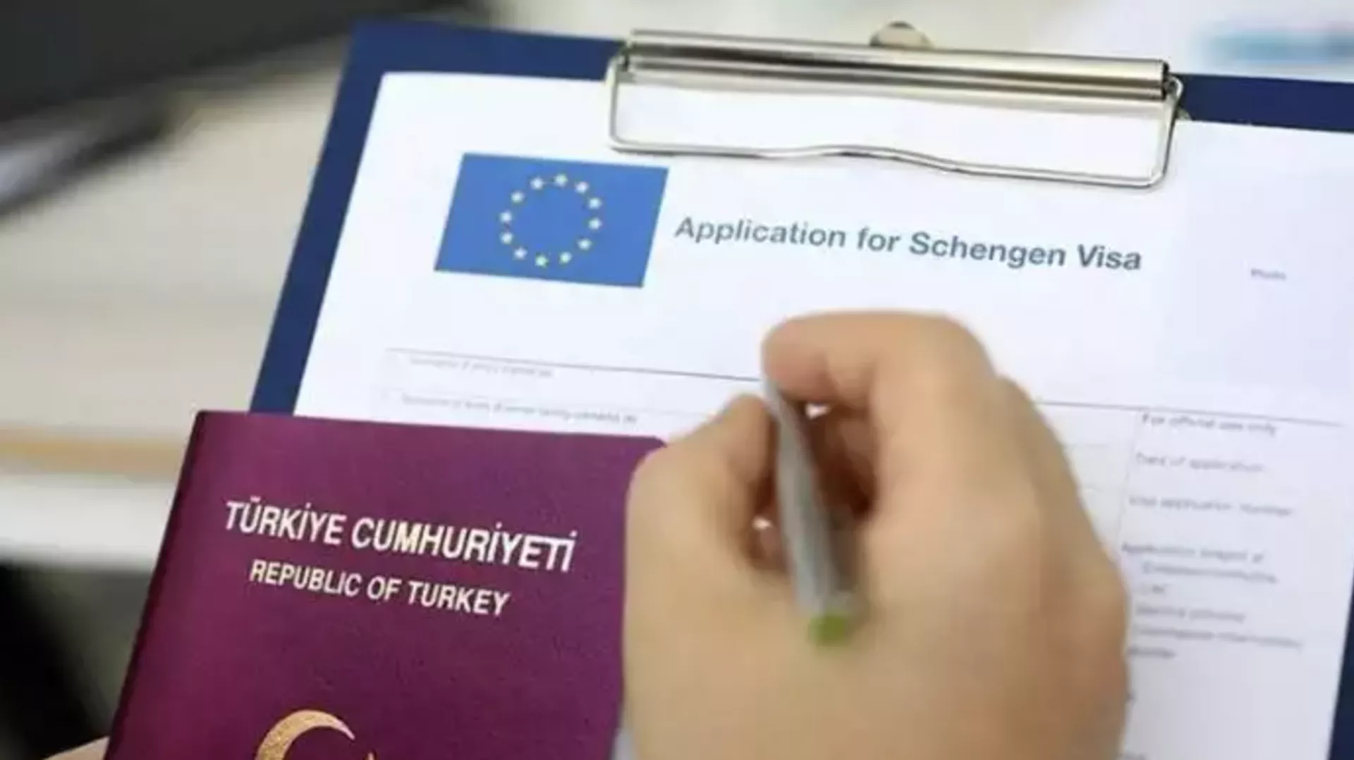 Aracılar bin Euro’ya randevu satıyor
