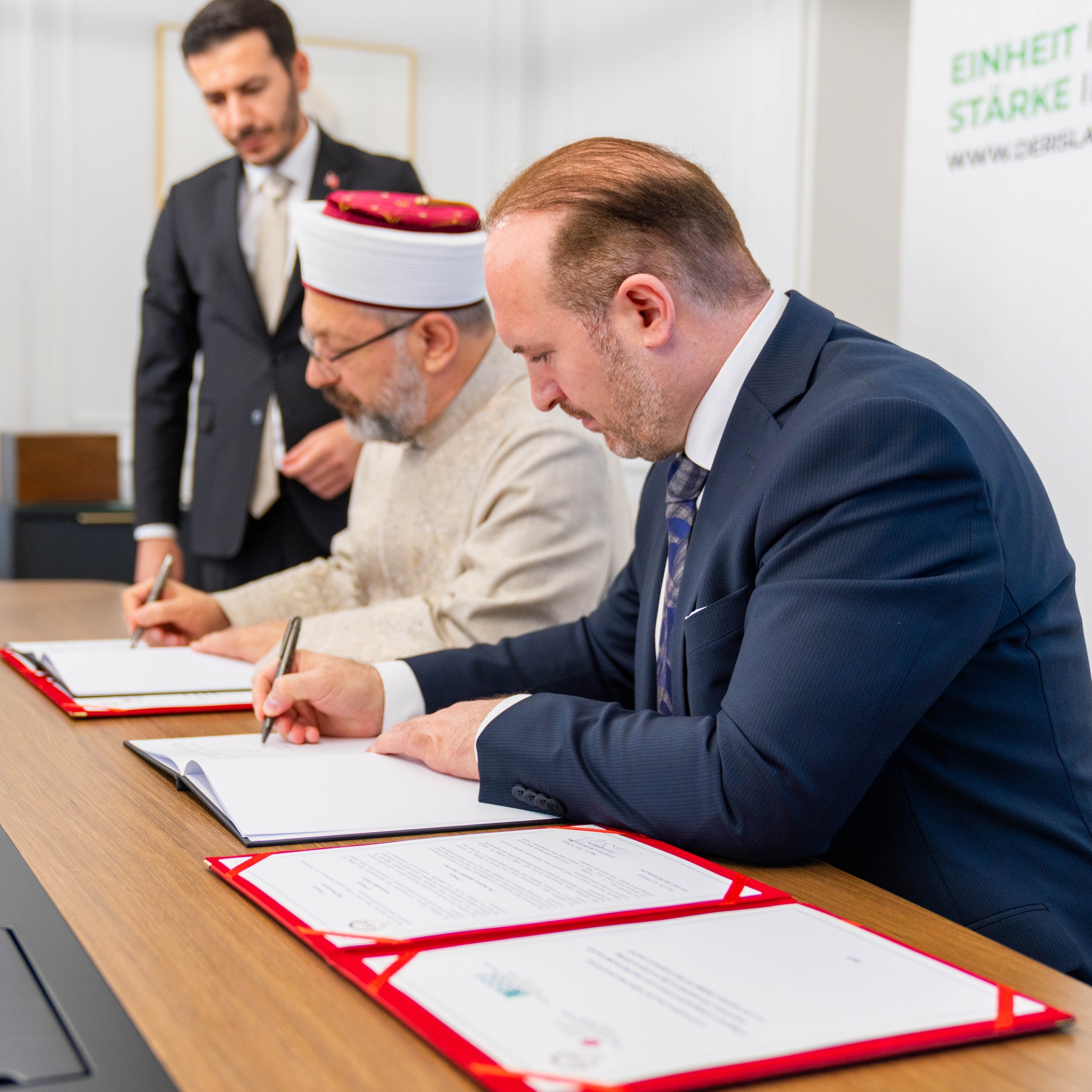 Viyana’da IGGÖ ve Diyanet İşleri Başkanlığı iş birliği anlaşması imzaladı