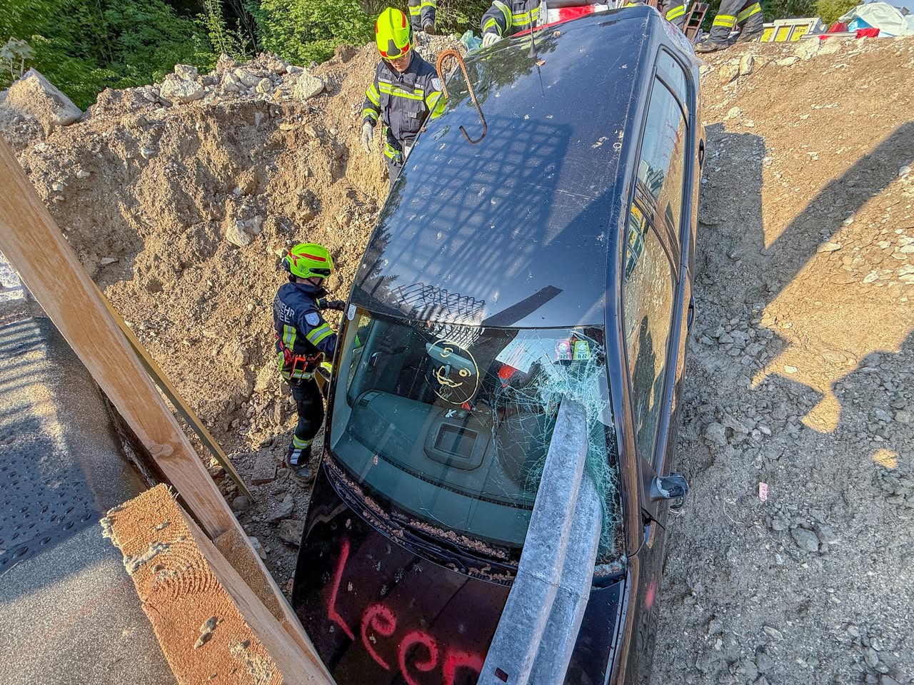 Otobanda Tatbikat | A1’de Araç Köprüden Uçtu