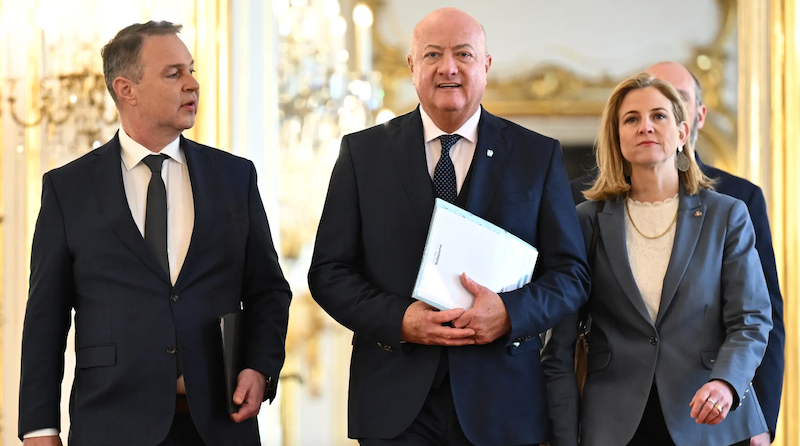 ÖVP-SPÖ-NEOS koalisyonu dağ gibi vaatle geldi, fare doğurdu