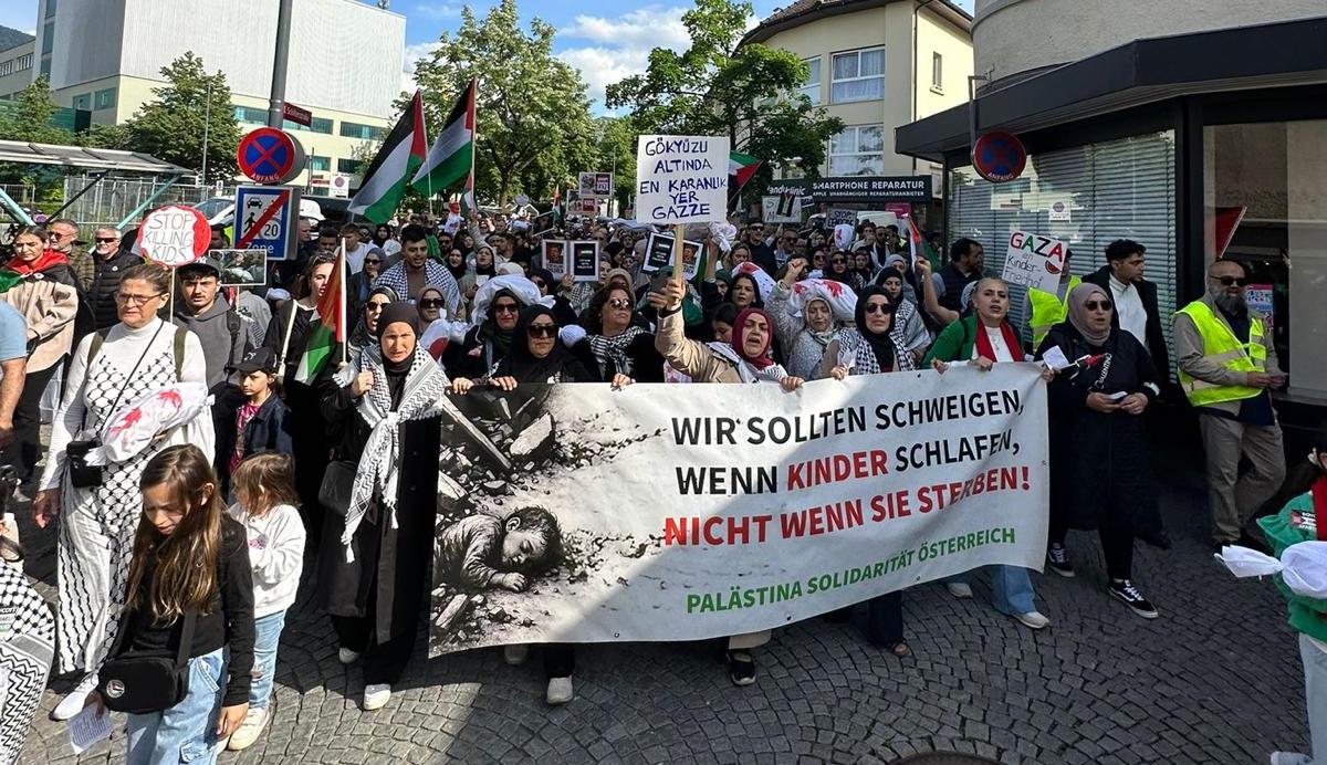 Vorarlberg’de Gazze Tepkisi | Sembolik Kefenlerle Soykırım Protestosu