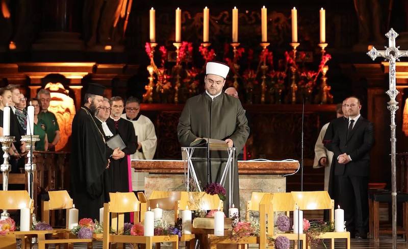 Viyana-Stephansdom’da Kuran Okundu | Avusturya, Graz Saldırısının Yaralarını Sarıyor