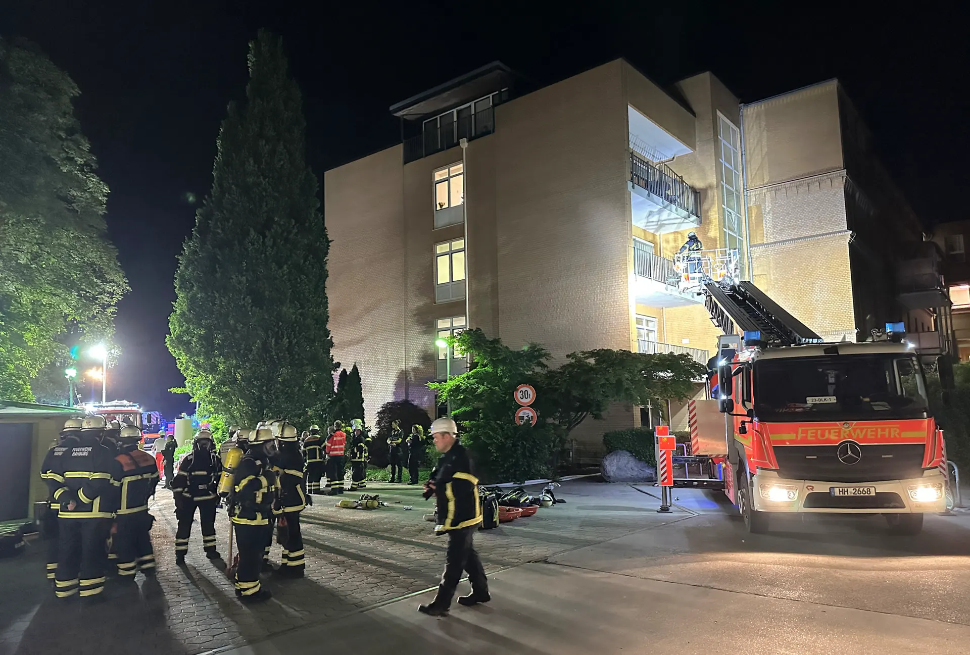 Hastane yangınında üç ölü, 50’den fazla yaralı