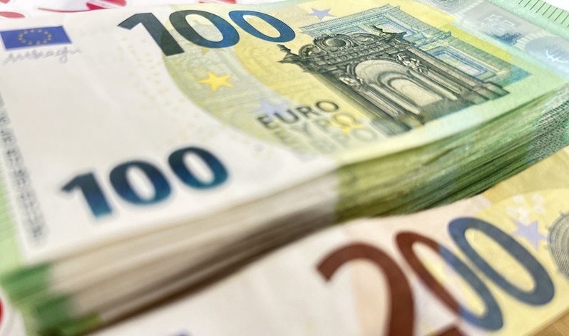 Dünya Zenginleşiyor | Avusturya 8.000 Milyoneri Kaybetti