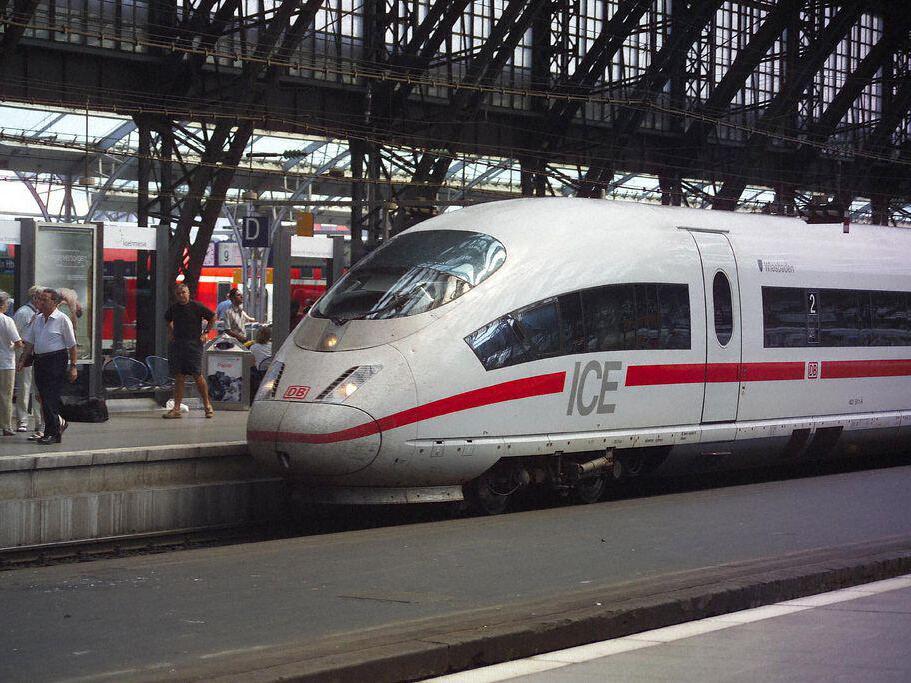 Avusturya’da Tren Tünelde Arızalandı | 400 Yolcu Tahliye Edildi