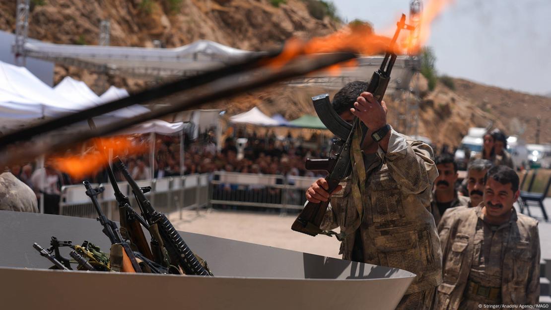 PKK silahlarını yaktı