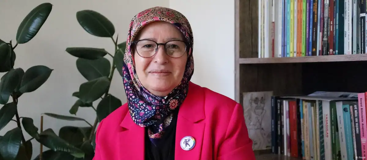 “Başörtümü Diyanet ve iktidarın ayaklarının dibine atıyorum”