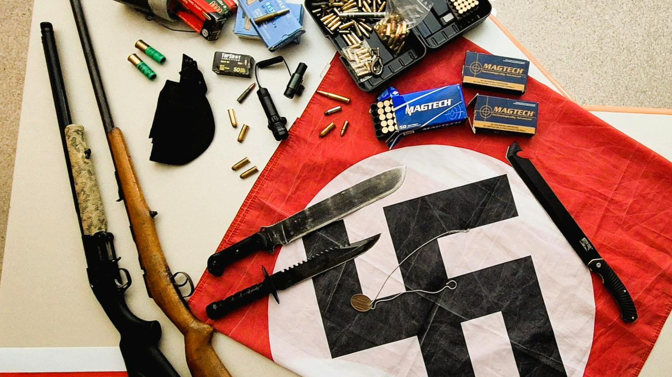 İnternette paylaştığı Nazi sembolleri nedeniyle polisin dikkatini çekti