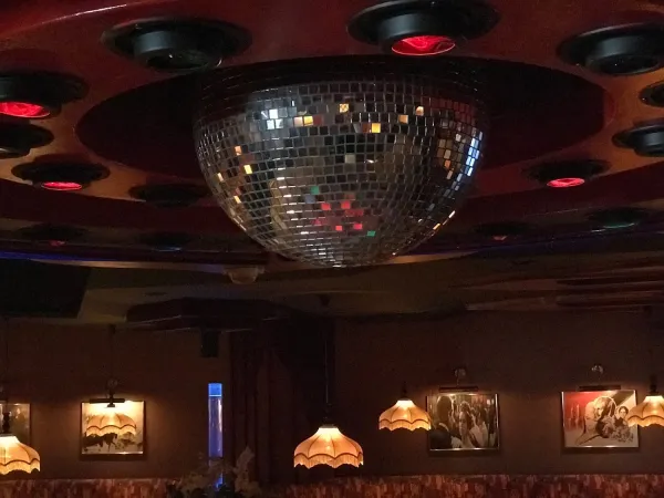 Schiwago Dans Kulübü |  Mülteci bir Aşk Serüveni  [Birinci Bölüm]