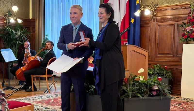 Atıl Kutoğlu’na Viyana’dan Onur Madalyası