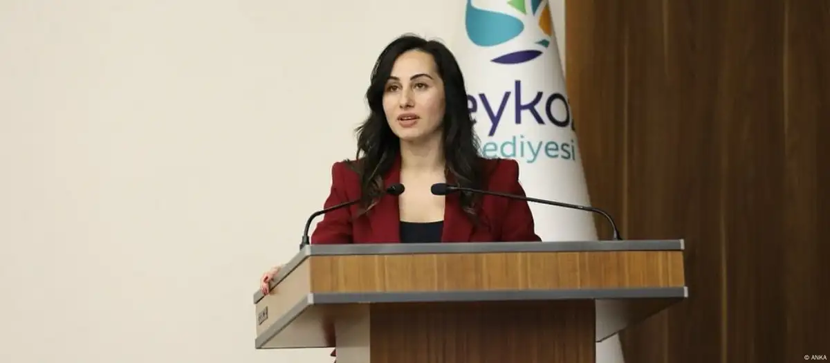 CHP’den istifa eden Özlem Vural Gürzel AKP’ye katıldı