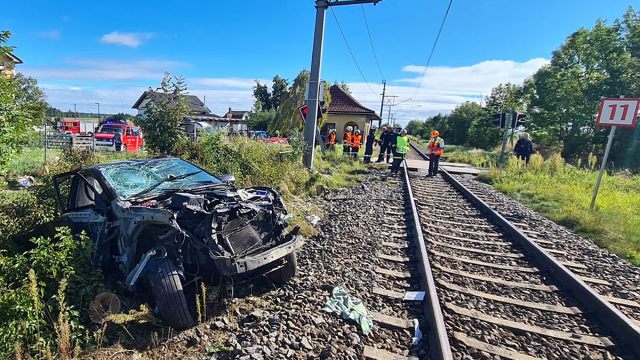 Tren ile Otomobil Çarpıştı | 100 Yolcu Tahliye Edildi