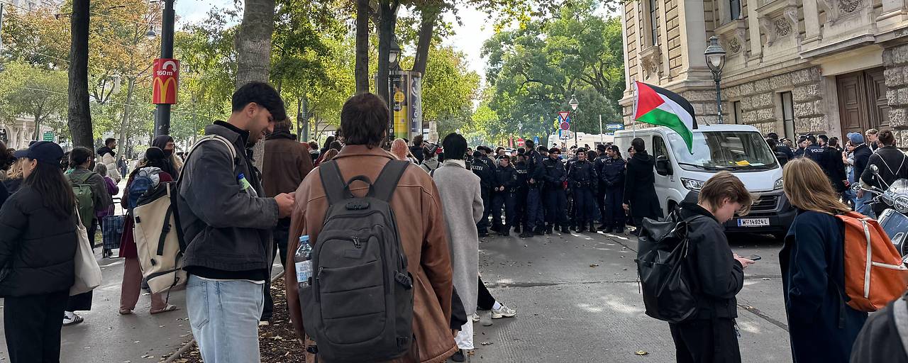 Viyana Üniversitesi önünde Filistin yanlısı protesto | Polis müdahale etti