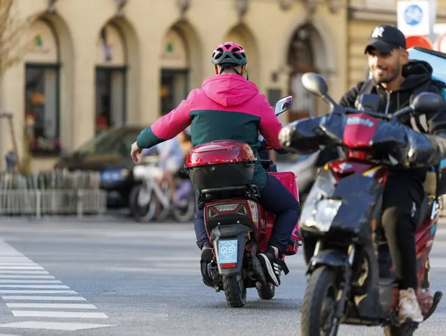 Avusturya’da Trafik Kurallarında Kapsamlı Değişiklik | E-Mopedler Bisiklet Yolundan Men Ediliyor