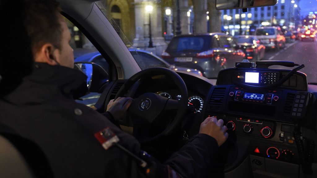 16 yaşındaki genç, dedesinin plakasız arabasıyla Viyana sokaklarını karıştırdı