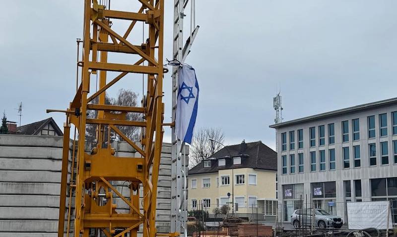 ATİB Camisi’nin İnşaat Alanındaki Vince İsrail Bayrağı Asıldı