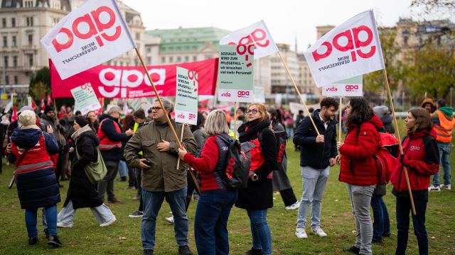 Sosyal Hizmetler Sektörü Sözleşmesi: Viyana’da bir sonraki müzakere turu öncesi protesto