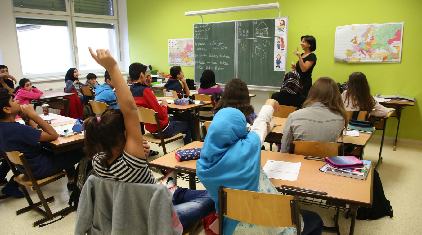 Müslüman öğrencileri hedef alan kitap yeni tartışma başlattı