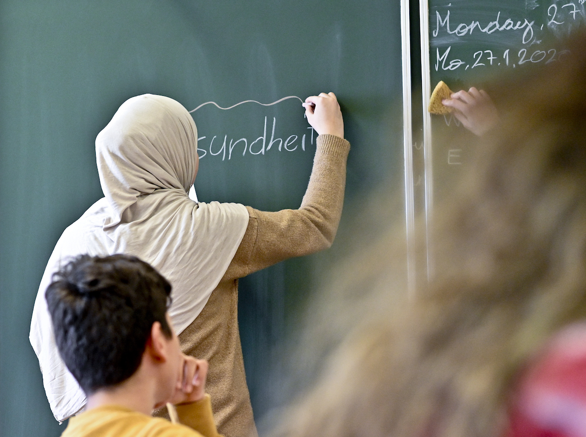 Başörtüsü Yasağı Kesinleşti – İşte Yeni Kurallar