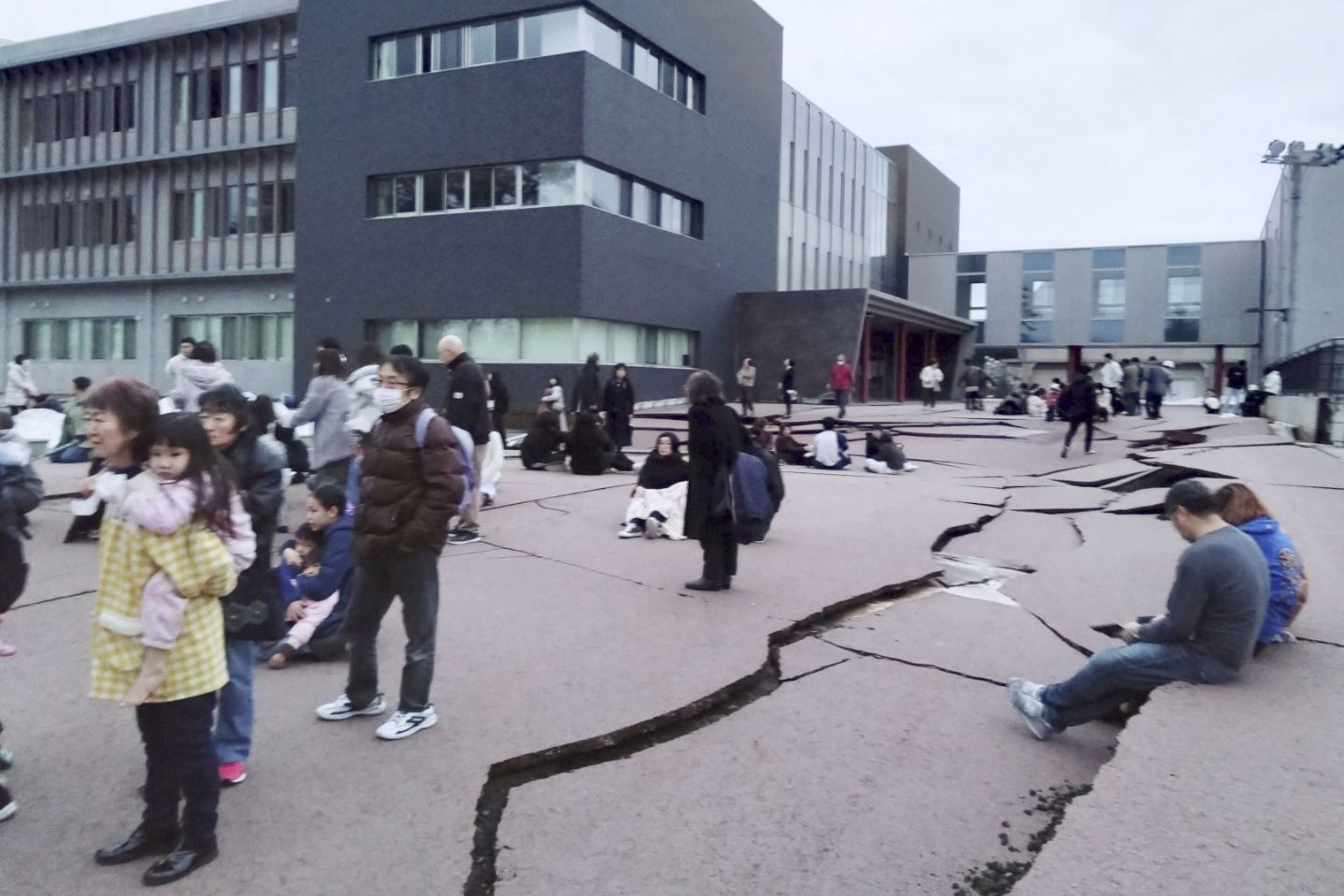 Japonya’da 7,6 büyüklüğünde deprem meydana geldi