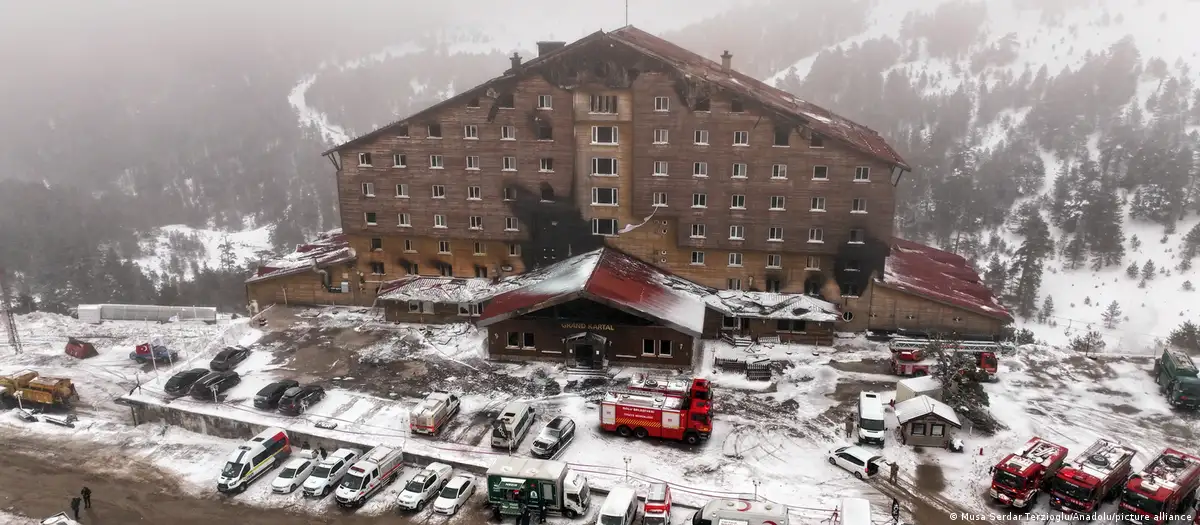 78 kişinin hayatını kaybettiği Otel yangını dosyasında 9 bürokrata yurt dışı çıkış yasağı